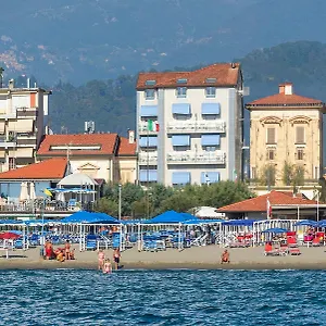 Lungomare 3*, Lido di Camaiore Italie