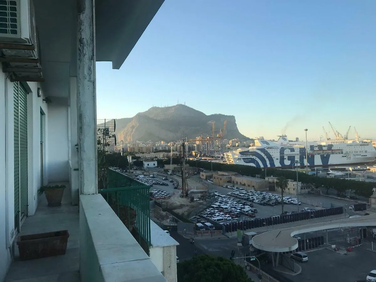 B&B Questa Casa Non E'Un Albergo Palermo Panzió