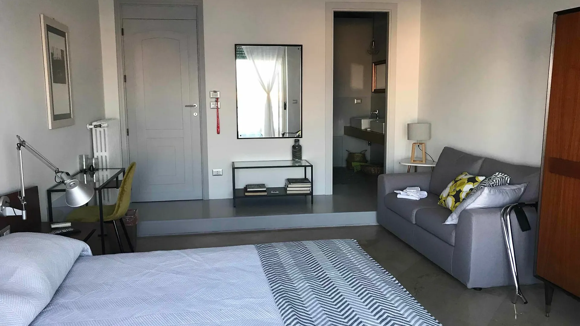B&B Questa Casa Non E'Un Albergo Palermo 3*,  Italy